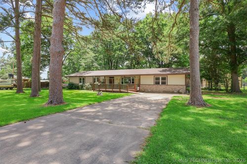 105 Maple St, Broken Bow, OK, 74728-1909 | Card Image