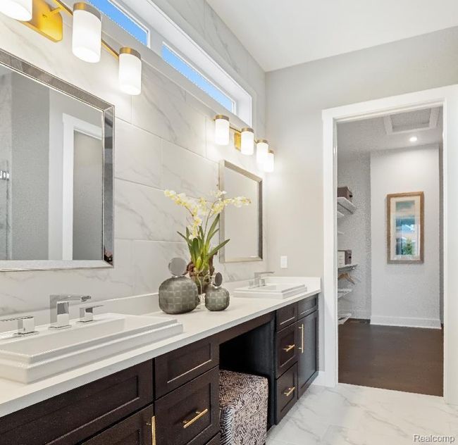 Lavish primary bath | Image 6