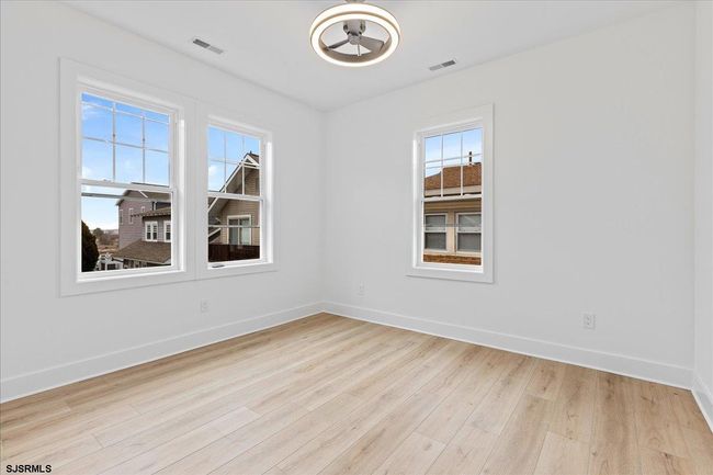 UPSTAIRS - 23 N Vassar Square, Condo with 3 bedrooms, 2 bathrooms and null parking in Ventnor NJ | Image 12