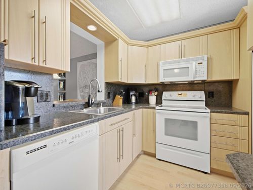 205-7145 Huntington Lane, Delray Beach, FL, 33446 | Card Image
