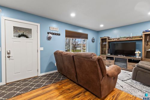 204 N Steven St, Worthing, SD, 57077-2023 | Card Image