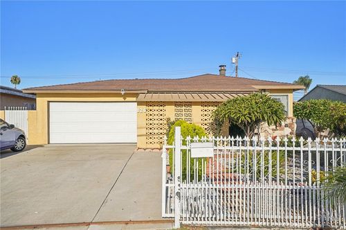 826 Del Valle Ave, La Puente, CA, 91744-3020 | Card Image