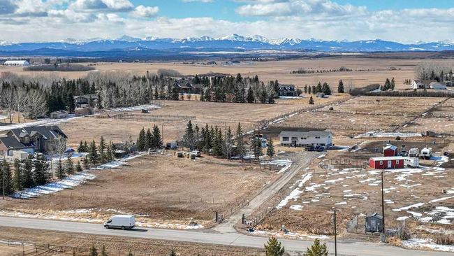 243201 Range Road 33, House other with 3 bedrooms, 2 bathrooms and null parking in Rural Rocky View County AB | Image 4