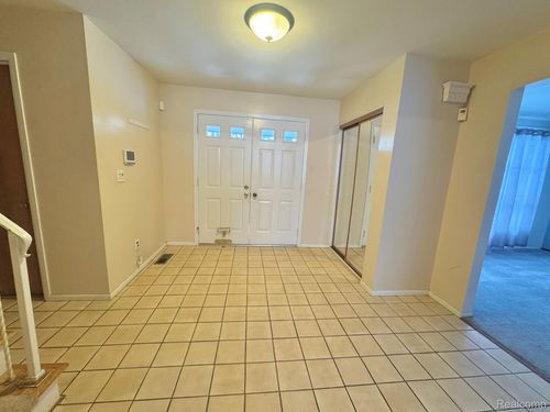 21670 Virginia St, Southfield, MI, 48076-2359 | Card Image