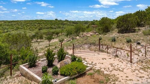 260 County Road 367, Hondo, TX, 78861-6588 | Card Image