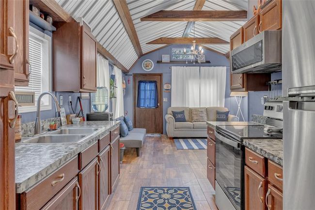 400 Canal Dr, House other with 1 bedrooms, 1 bathrooms and null parking in Pointblank TX | Image 13