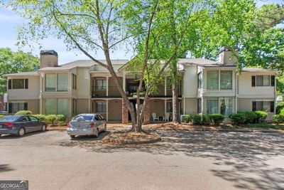 7007 Wingate Way, Condo with 2 bedrooms, 2 bathrooms and 6 parking in Sandy Springs GA | Image 2