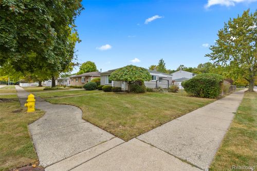 33432 Balmoral St, Westland, MI, 48185-3021 | Card Image