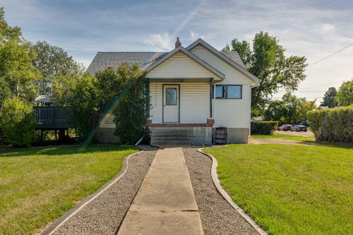 4304 50 Ave, Innisfail, AB, T4G1M5 | Card Image