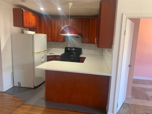 52 72nd St, Maspeth, NY, 11378-1435 | Card Image