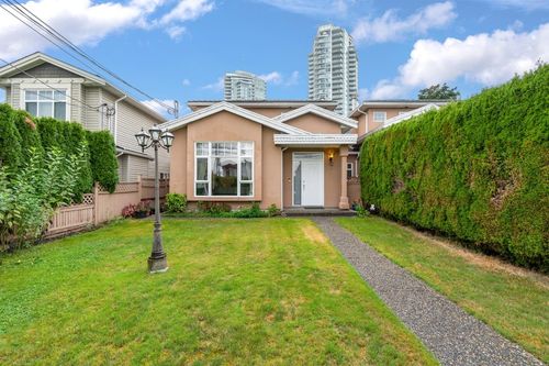 7119 10th Ave, Burnaby, BC, V3N2R5 | Card Image