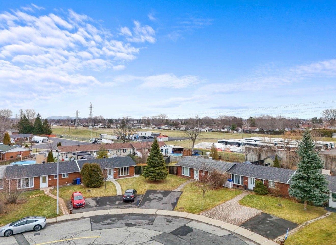 Residential in Longueuil (Greenfield Park) 3
