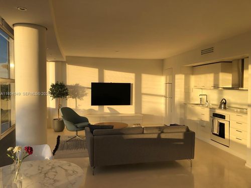 apt-315-900 Bay Dr, Miami Beach, FL, 33141-5653 | Card Image