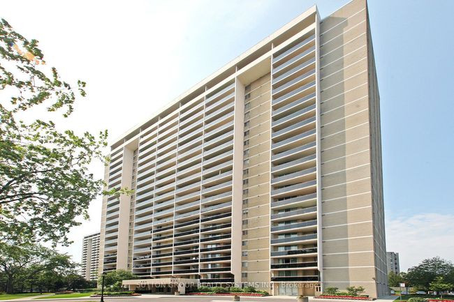 808 - 820 Burnhamthorpe Rd, Condo with 3 bedrooms, 2 bathrooms and 1 parking in Etobicoke ON | Image 47