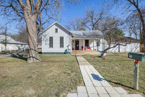 660 N Main St, La Grange, TX, 78945-1634 | Card Image