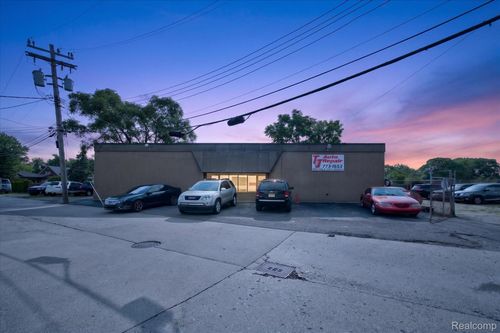 16550 Wilson Ave, Eastpointe, MI, 48021-3383 | Card Image