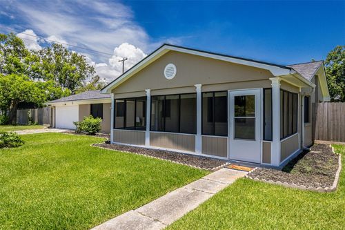 130 Bay Ridge Dr, Beach City, TX, 77523-9128 | Card Image