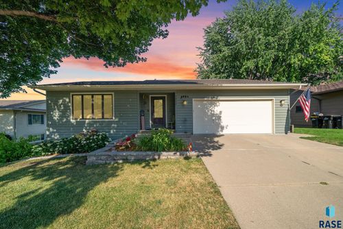 1212 S Joliet Ave Avenue, Sioux Falls, SD, 57110 | Card Image