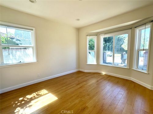 15210 Cohasset St, Van Nuys, CA, 91405-1603 | Card Image