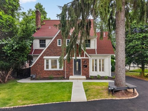 216 Gregory Ave, West Orange, NJ, 07052-4400 | Card Image