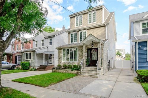 8941 240th Street, New York, NY, 11426 | Card Image
