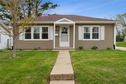 1129 Washington Dr, Marion, IA, 52302-2358 | Card Image