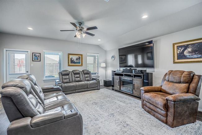 4030 Country Club Dr, House other with 4 bedrooms, 2 bathrooms and 2 parking in Baytown TX | Image 11