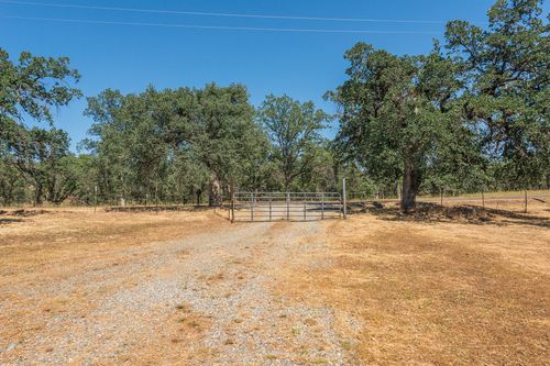 13575 Gas Point Rd, Igo, CA, 96047-9739 | Card Image