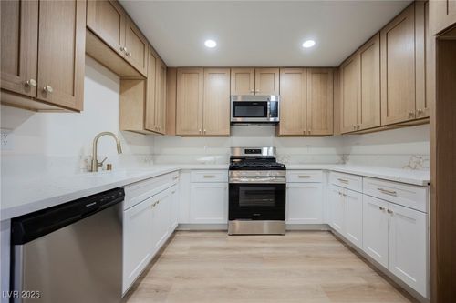 5429 Ithaca Avenue, Las Vegas, NV, 89122 | Card Image