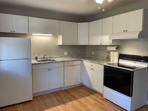 ja2-75 High St, Exeter, NH, 03833-2928 | Card Image