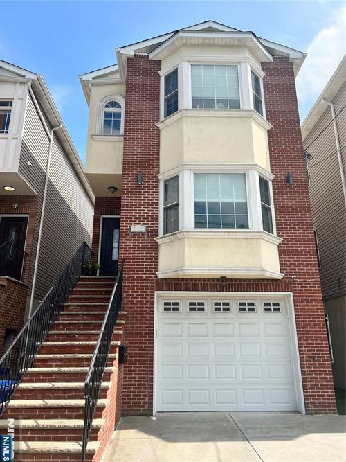 211 Cleveland Avenue, Harrison, NJ, 07029 | Card Image
