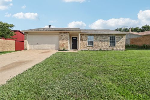 329 Rockcrest Dr, Mesquite, TX, 75150-4546 | Card Image