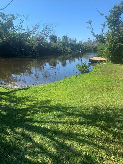 7084 Cobiac Dr, SAINT JAMES CITY, FL, 33956-2738 | Card Image