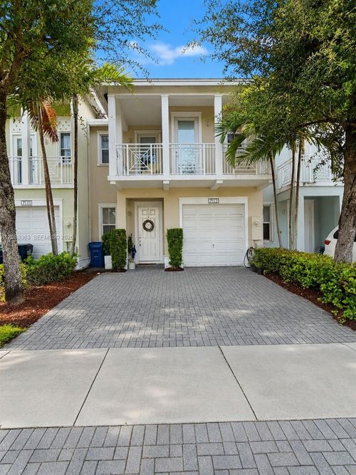 7512 Nw 108th Path, Doral, FL, 33178-2250 | Card Image