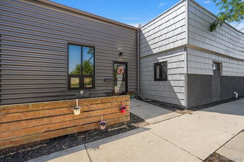2-1300 Batavia Ave, Royal Oak, MI, 48067-3346 | Card Image