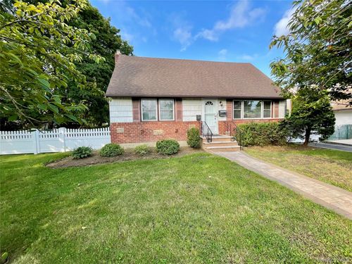 5 Denton Pl, Farmingdale, NY, 11735-2417 | Card Image