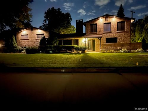 35163 Dumbarton St, Harrison Township, MI, 48045-3120 | Card Image