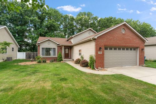 1450 Maximilian Dr, Chesterton, IN, 46304 | Card Image