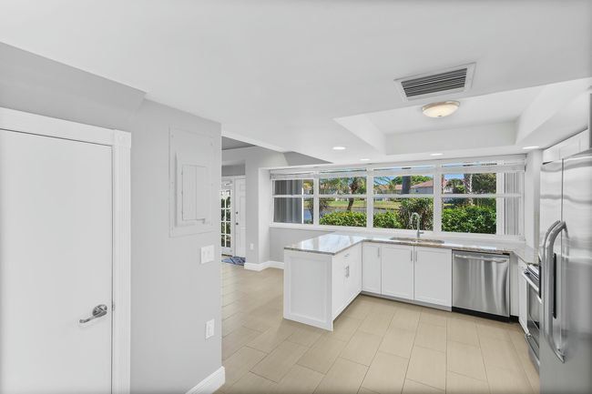 2701 Amherst Ct, Condo with 3 bedrooms, 2 bathrooms and null parking in Boynton Beach FL | Image 5
