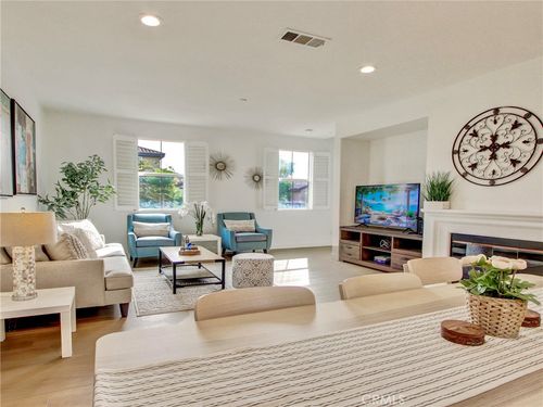 8056 Torino, Stanton, CA, 90680-3372 | Card Image