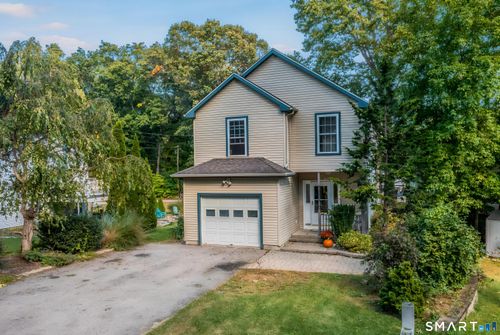 25 Oakwood Rd, Niantic, CT, 06357-2024 | Card Image