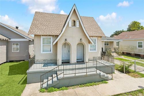 2211 Mandeville Street, New Orleans, LA, 70117 | Card Image