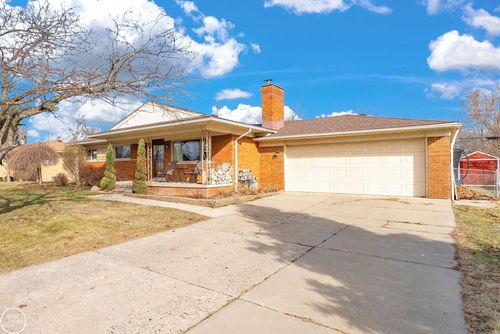 8133 Southfield Dr, Shelby Township, MI, 48316-3645 | Card Image