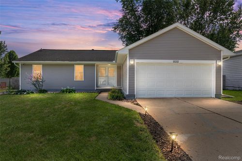 9255 Elaine Dr, Swartz Creek, MI, 48473-8529 | Card Image