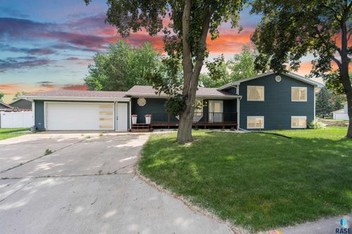 1501 E Sylvan Cir Circle, Brandon, SD, 57005 | Card Image