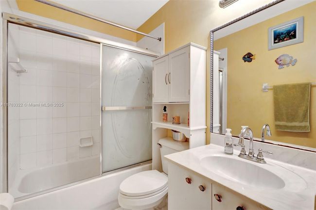 251 Saratoga Blvd E, House other with 4 bedrooms, 3 bathrooms and null parking in Royal Palm Beach FL | Image 32
