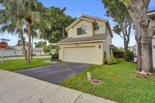 2747 Pinewood Ct, Davie, FL, 33328-6782 | Card Image
