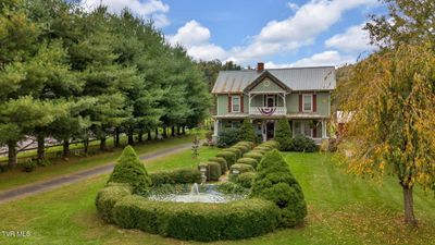 8712 Hwy 19e, House other with 4 bedrooms, 2 bathrooms and null parking in Roan Mountain TN | Image 1