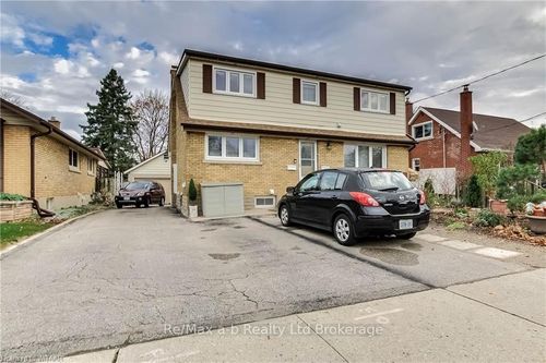 476 Prospect Ave, Kitchener, ON, N2A1E1 | Card Image