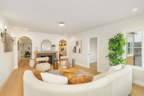 219 W Acacia Ave, El Segundo, CA, 90245-2231 | Card Image